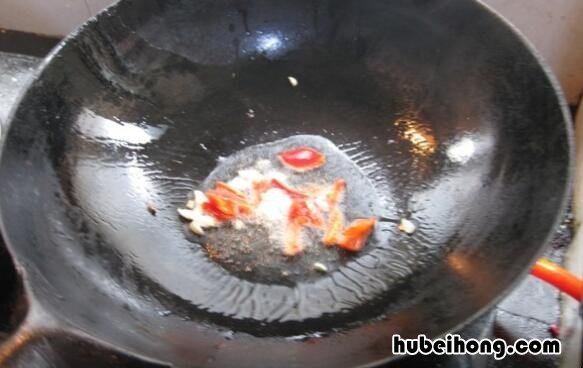 四季豆怎么炒比较好吃 四季豆炒出来是脆的能吃吗