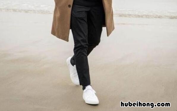浅灰色休闲西裤配什么鞋子 灰色西裤配什么鞋子休闲
