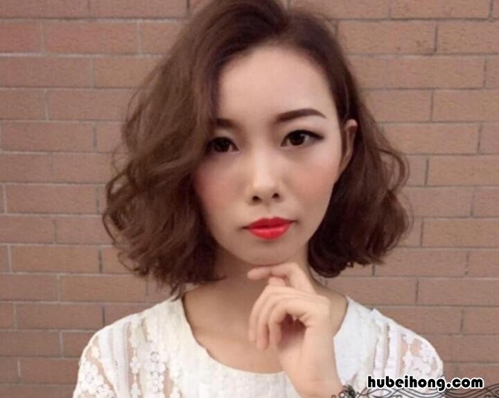 烫的头发怎么剪好看又简单 烫的头发怎么剪好看女