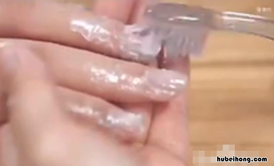 指甲油用牙膏怎么去掉? 牙膏能洗掉指甲油吗怎么洗