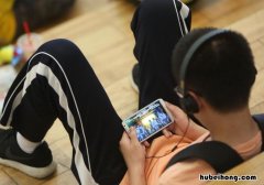 孩子沉迷游戏家长只用一招解决 对于沉迷游戏的孩子怎么办
