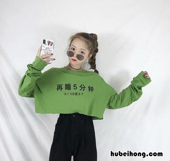 牛油果色上衣搭配 牛油果颜色的衣服搭配什么颜色的包