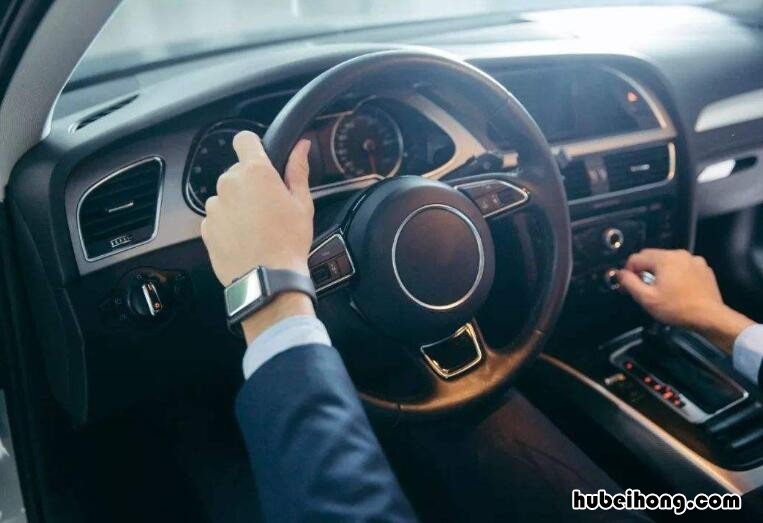 手动汽车熄火的正确操作顺序是 自动挡汽车的熄火的正确操作