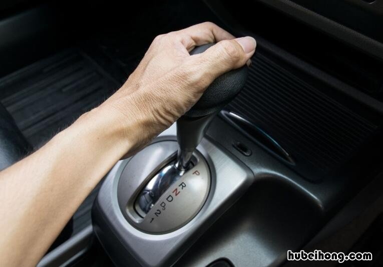 手动挡如何保持车速 手动车怎么控制车速