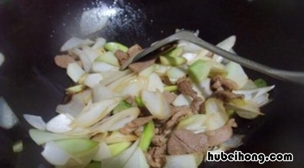 葱爆羊肉怎么做肉嫩 葱爆羊肉怎么做呢