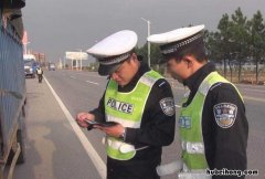 未成年无证驾驶被交警抓到会怎么处理 骑摩托车无证驾驶被交警抓到会怎么处理