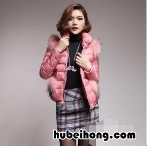 短款羽绒服应该配什么裙子 短款羽绒服适合配的裙子图片女