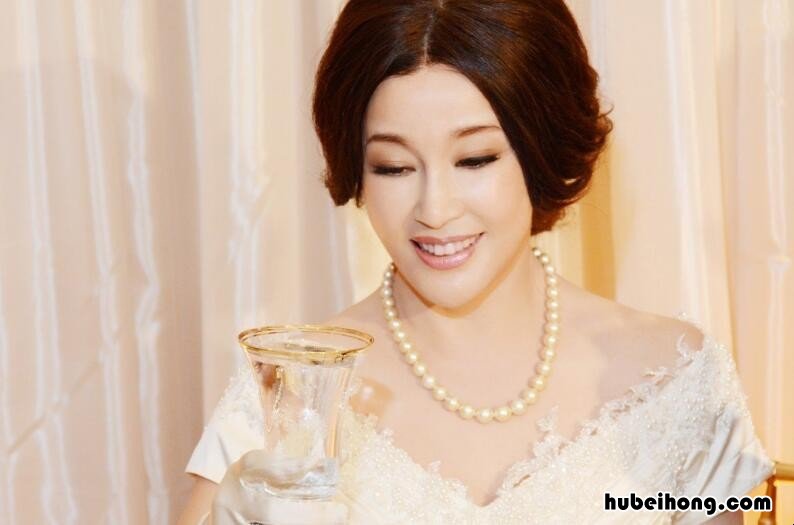 刘晓庆是哪年出生的属啥的给我找出来 刘晓庆多大年龄