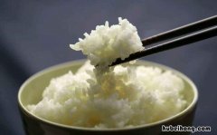 电饭煲放油可以把油烧热吗视频 电饭煲放油可以把油烧热吗为什么