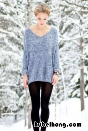秋季女生穿毛衣怎样搭配衣服图片欣赏 秋冬毛衣的穿搭