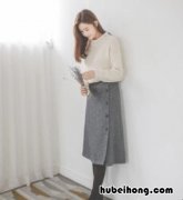 秋季女生穿毛衣怎样搭配衣服图片欣赏 秋冬毛衣的穿搭