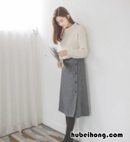 秋季女生穿毛衣怎样搭配衣服图片欣赏 秋冬毛衣的穿搭
