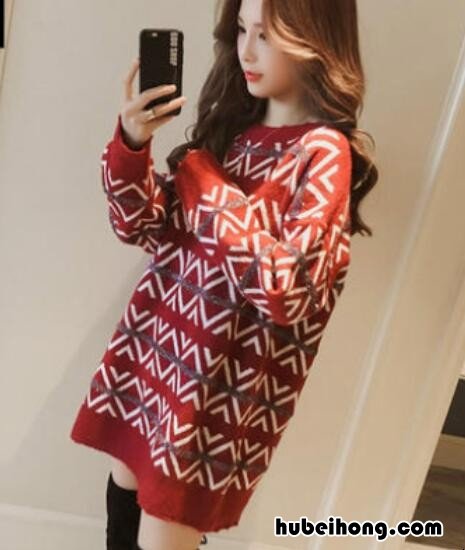 秋季女生穿毛衣怎样搭配衣服图片欣赏 秋冬毛衣的穿搭