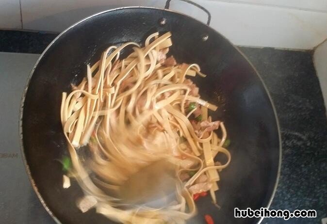 白豆腐炒肉怎么做好吃 白豆腐炒肉的做法