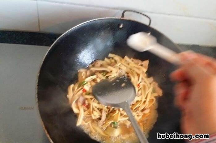 白豆腐炒肉怎么做好吃 白豆腐炒肉的做法