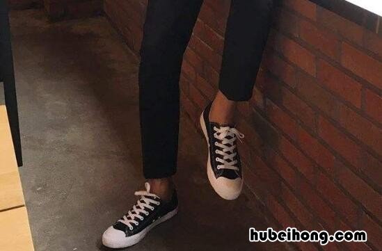 男生帆布鞋搭配什么裤子好看 男生穿帆布鞋配什么裤子