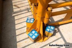 塔吊底脚螺栓直径 塔吊底脚螺栓图片