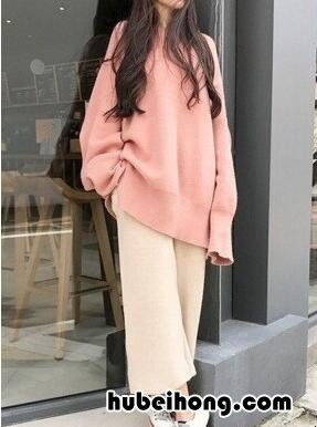 浅蓝色外套内搭什么颜色好看 蓝色配什么颜色最搭配图片