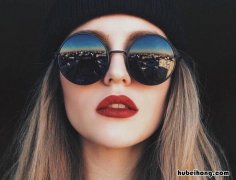 男生为什么喜欢戴墨镜女生 夏天出门戴墨镜正常吗