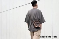 绿色T恤怎么搭配 绿色体恤衫搭配什么样的外套