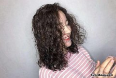 羊毛卷发型怎么扎好看淑女气质男 羊毛卷发型怎样扎好看