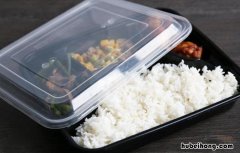 塑料盒饭可以直接加热吗为什么会变色 塑料盒里的饭能加热吗