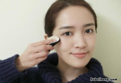 女孩脸上长粉刺是什么原因 脸上长粉刺痘痘的原因和解决方法