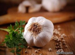 大量的大蒜怎样保存不发芽 大蒜怎样保存时间长不生芽