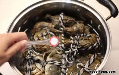 大闸蟹要泡多久水吐沙 大闸蟹吐沙需要解开绳子吗