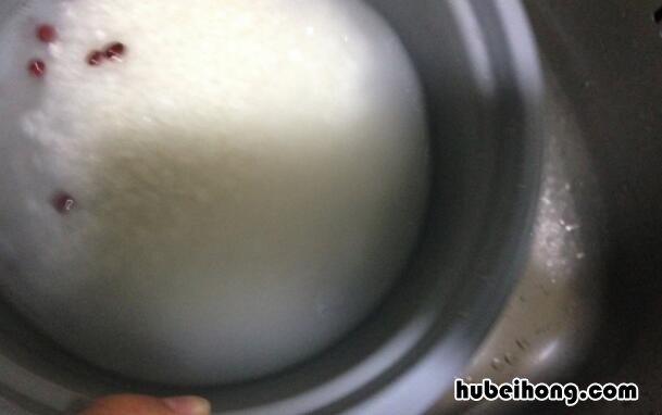 小米红豆大米粥的做法 红豆米粥的正确做法大全