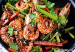 小虾炒芹菜的做法 芹菜炒大虾怎么做