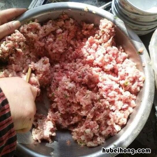 芹菜肉馅怎么调好吃视频 芹菜猪肉饺子馅怎么调好吃