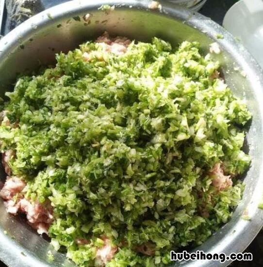 芹菜肉馅怎么调好吃视频 芹菜猪肉饺子馅怎么调好吃