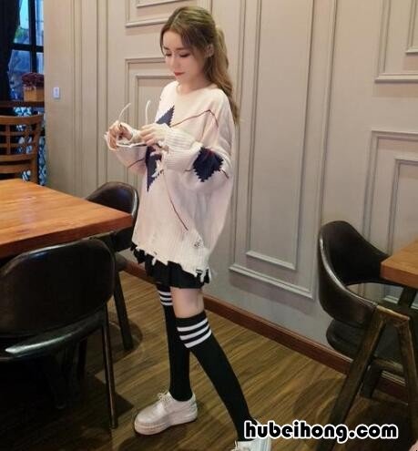 冬天穿长筒袜怎么搭配 黑色长筒靴穿搭