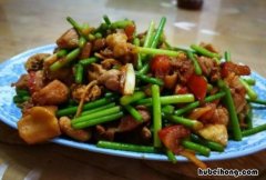 蒜苔鸡丁的家常做法大全图解 蒜苔鸡肉丁