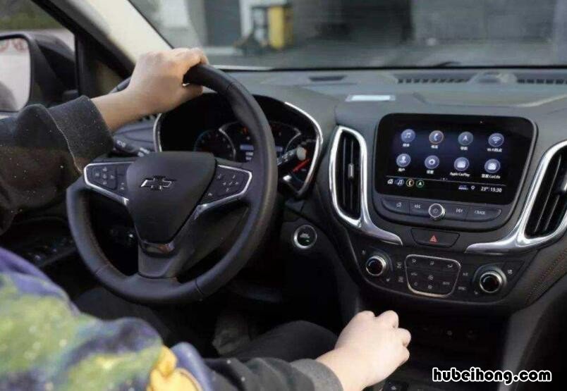 汽车踩离合器有什么技巧和方法 汽车踩离合器有什么技巧视频