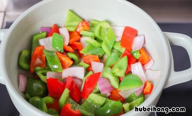 油豆腐炖鸡的做法 油豆腐焖鸡爪