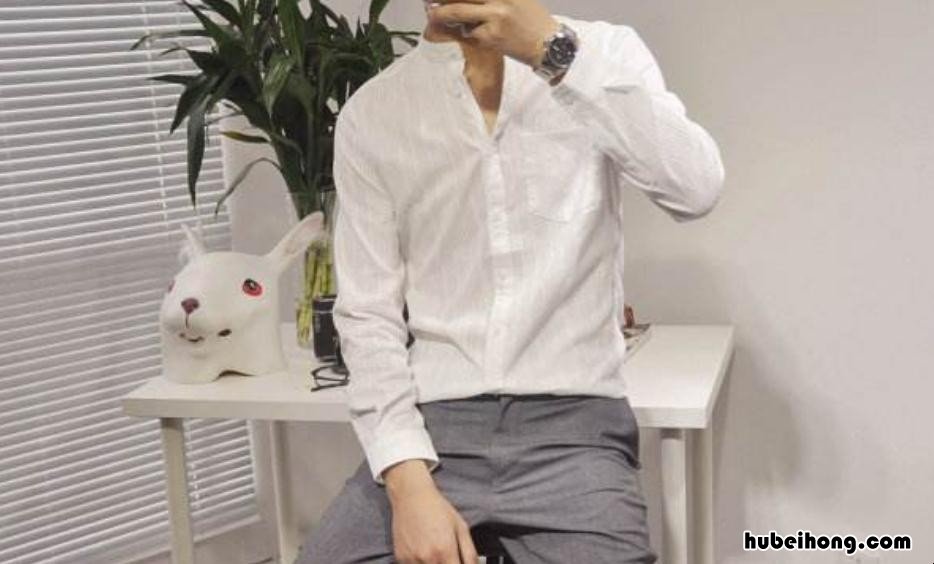 衬衫腋下发黄怎么回事 穿白衬衣腋下总是黄是什么原因