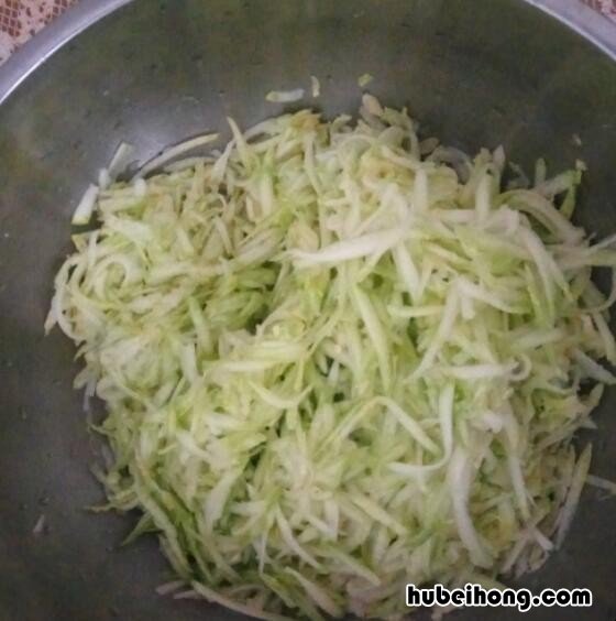 煎西葫芦饼的做法视频教程全集 煎西葫芦饼的做法视频教程窍门