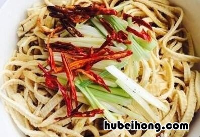 油炸肉皮怎么做好吃又简单的做法 油皮怎么做好吃
