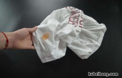 怎么洗掉白衣服的油渍 白衣服的油渍怎么洗掉