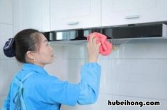 如何清洗抽油烟机的油盒视频 如何清洗抽油烟机的油盒图解