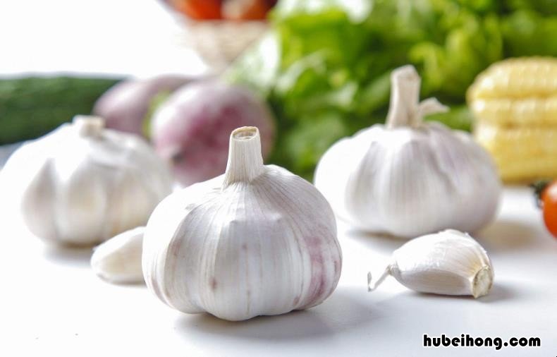 如何消除口里的蒜味小妙招 怎样消除口里的蒜味