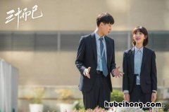 三十而已中钟晓芹和钟晓在一起了吗 《三十而已》,钟晓芹为什么最幸福?
