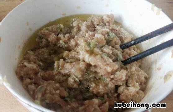 韭菜肉饺子馅怎么做好吃,必须要放鸡蛋吗 韭菜肉饺子馅怎么做?