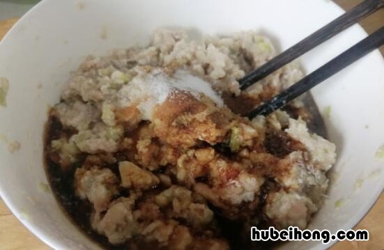 韭菜肉饺子馅怎么做好吃,必须要放鸡蛋吗 韭菜肉饺子馅怎么做?