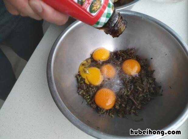 香椿炒鸡蛋怎么做的 香椿炒鸡蛋的做法怎么做