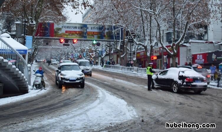 下雪天开车注意些什么问题 下雪天开车注意些什么事项