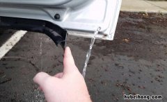 车门 排水孔 胶塞 车门排水孔胶条需不需要撕掉