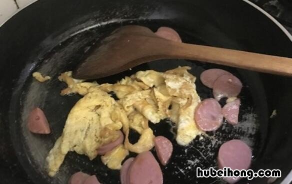 香肠鸡蛋饼制作方法 香肠鸡蛋炒面图片